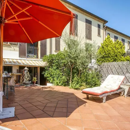 Awesome In Casteldimezzo * Castel di Mezzo